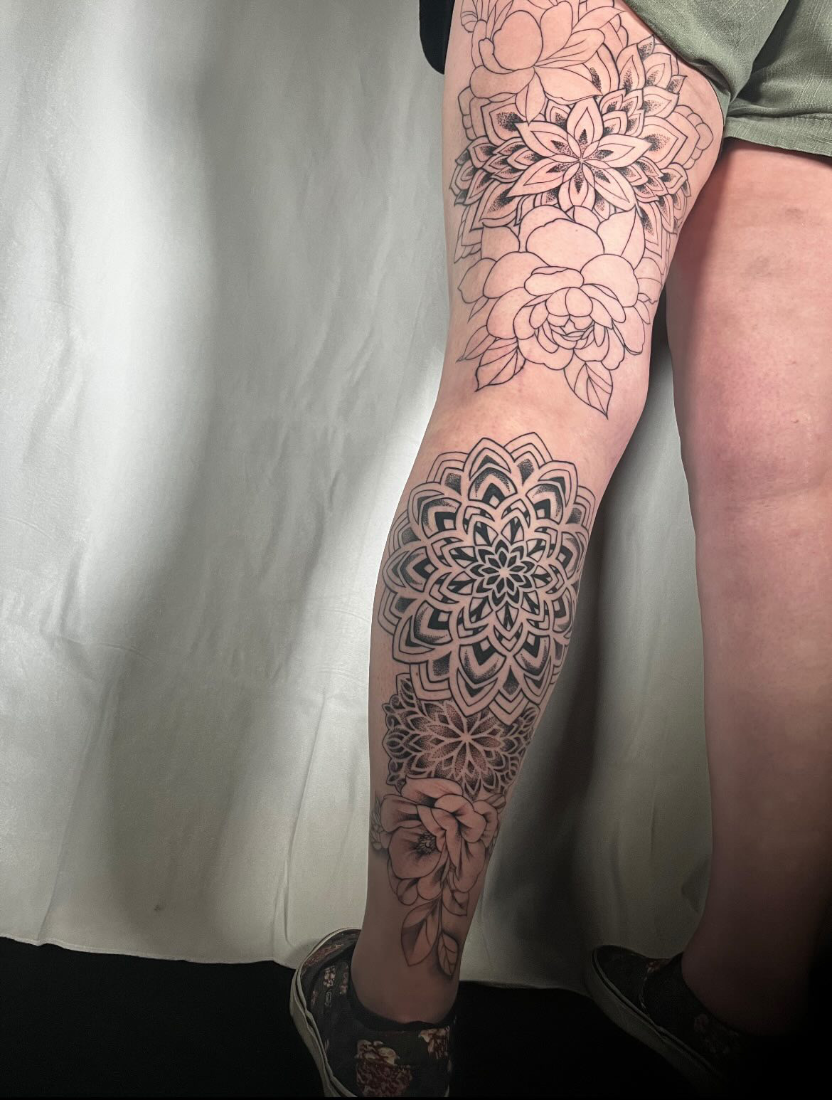 Fine line leg tattoo of flowers by tattoo artist Alessandra Clivio.